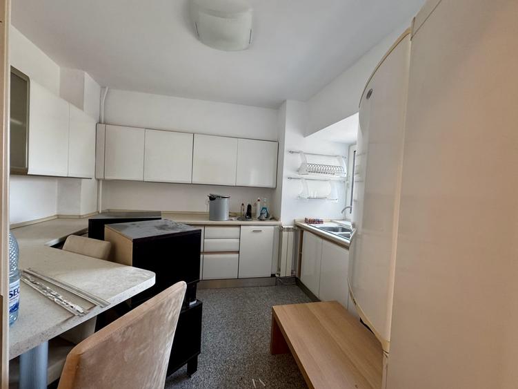 Apartament cu 4 camere decomandat, mobilat în Unirii