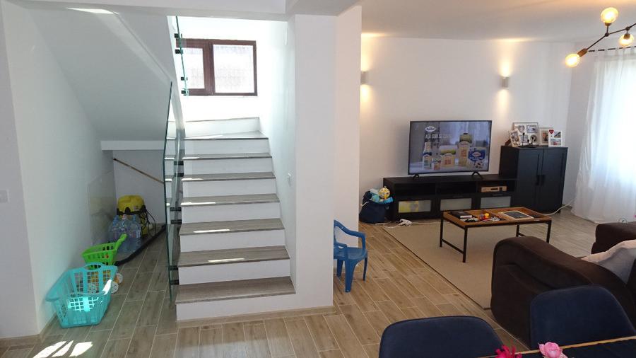 Casă cu 4 camere cu Teren 942 Mp în Zăvoi