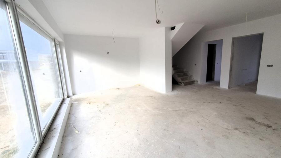 Casă cu 4 camere cu Teren 260 Mp în Rășinari