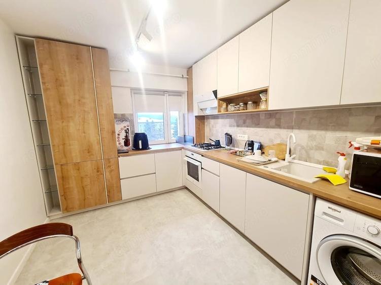 Apartament cu 4 camere decomandat în Central