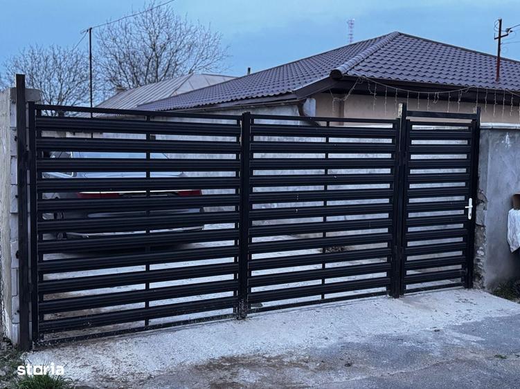 Casă cu 3 camere decomandat în Central