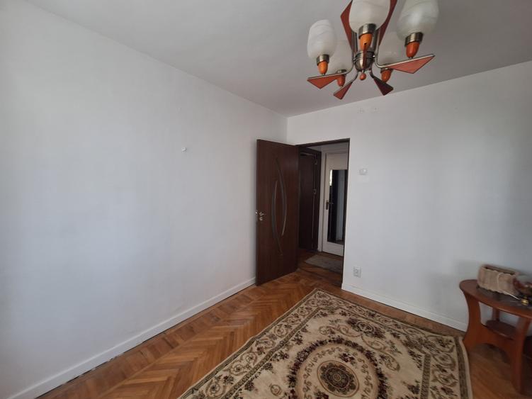 Apartament cu 2 camere semidecomandat în Grivița