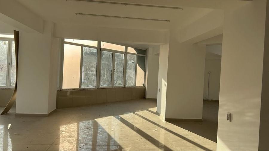 Spațiu comercial, de 900 mp, în Călărași