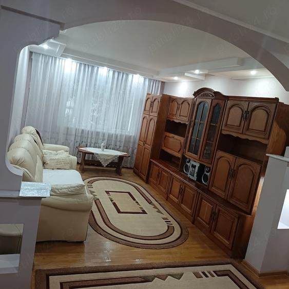Apartament cu 3 camere decomandat în George Enescu