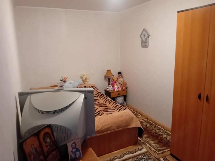 Apartament cu 3 camere semidecomandat în Dărmănești