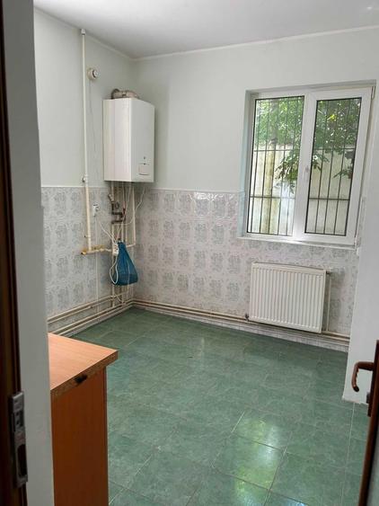Casă cu 4 camere cu Teren 250 Mp în Vatra Luminoasă