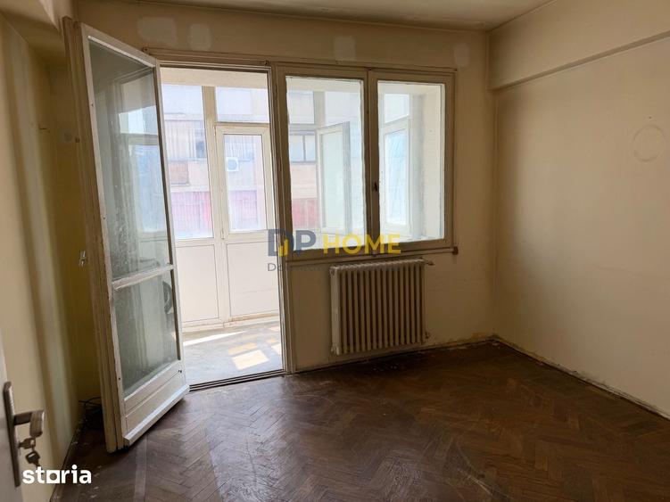Apartament cu 3 camere semidecomandat în Centrul Civic
