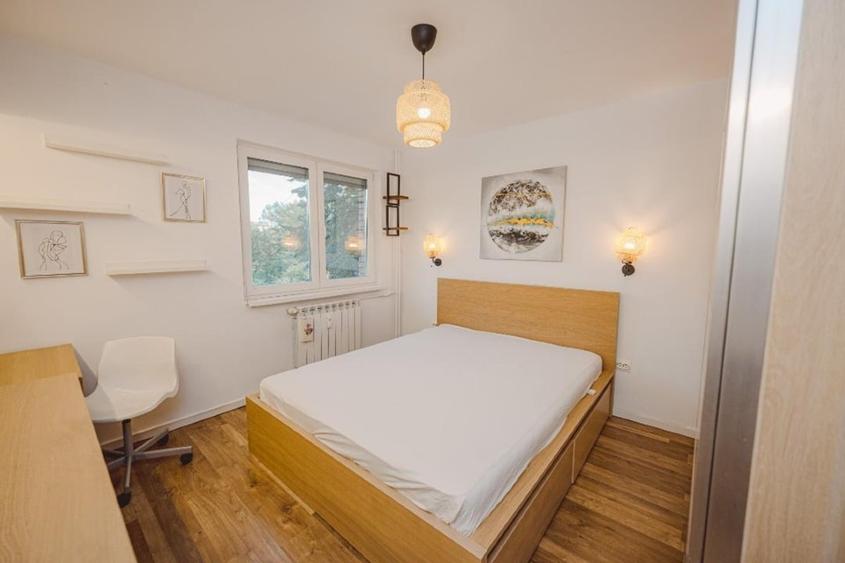 Apartament cu 3 camere semidecomandat, mobilat în Titan