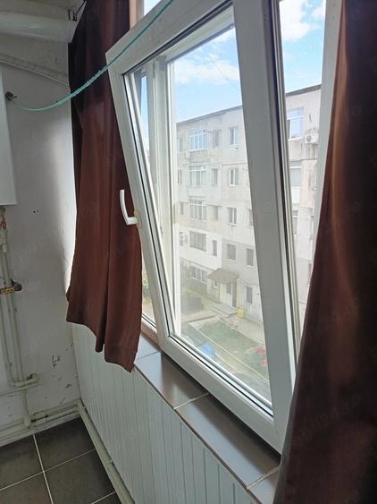 Apartament cu 2 camere semidecomandat în Fetești-Gară