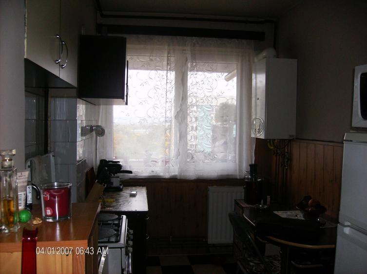 Apartament cu 2 camere semidecomandat, mobilat în Aleea Carpați