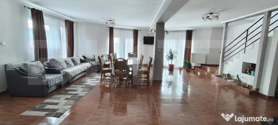 Casă cu 4 camere cu Teren 7238 Mp în Central