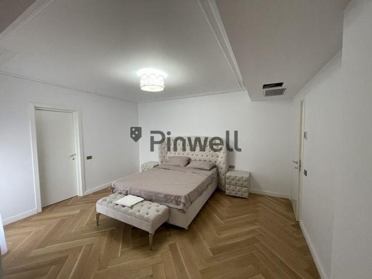 Penthouse cu 5 camere decomandat, mobilat în Central