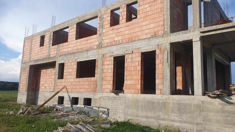 Casă cu 4 camere în Turnișor