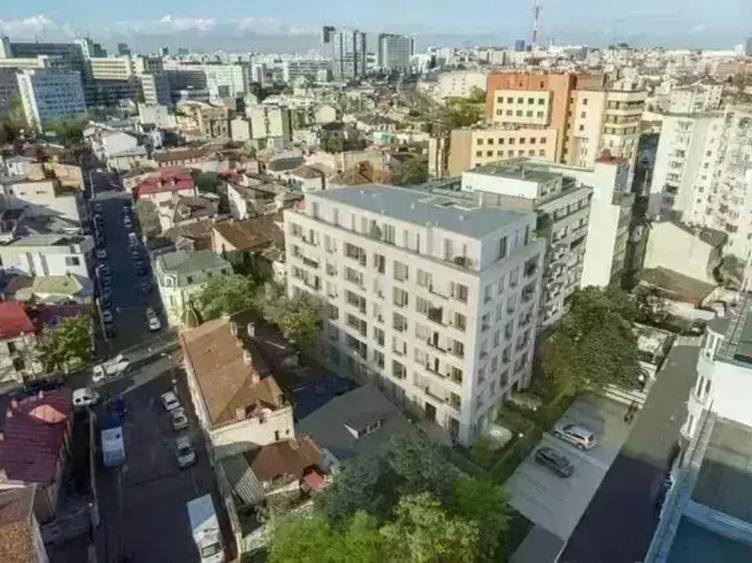 Apartament cu 3 camere decomandat în Știrbei Vodă