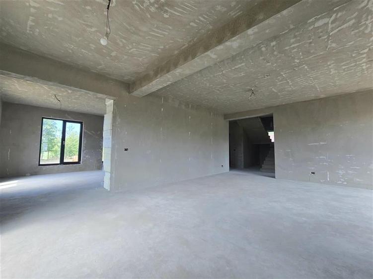 Casă individuală cu 4 camere cu Teren 752 Mp în Chistag