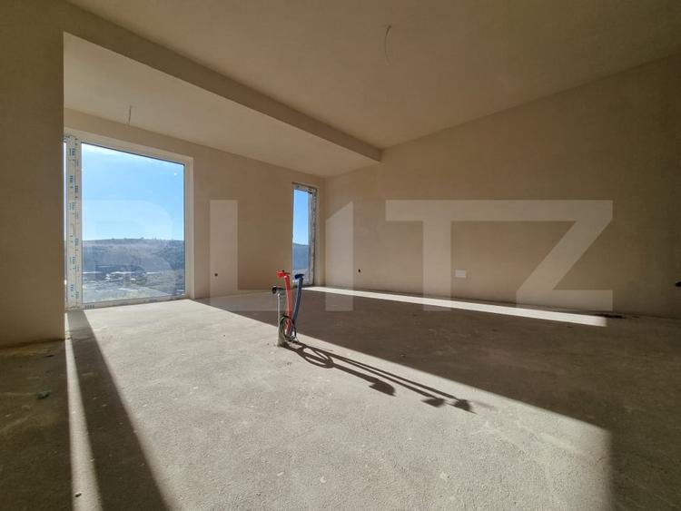 Apartament cu 3 camere semidecomandat în Baciu