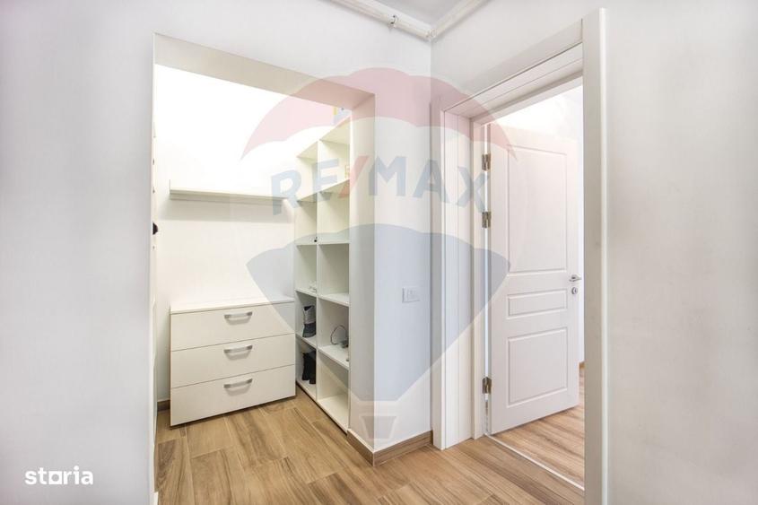 Apartament cu 3 camere decomandat în Cristian