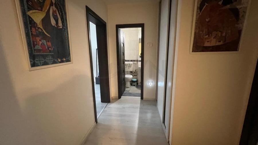 Apartament cu 3 camere semidecomandat, mobilat în Colentina
