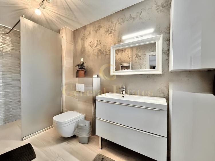 Penthouse cu 4 camere decomandat, mobilat în Noua