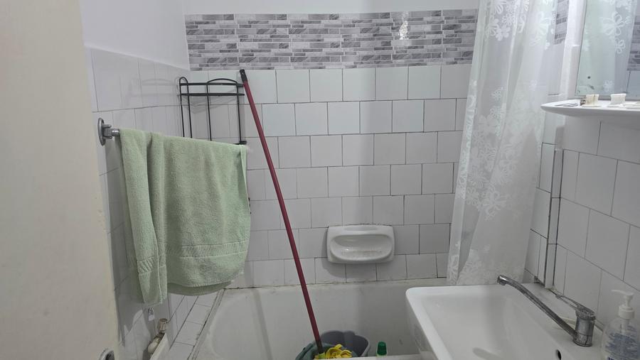 Apartament cu 3 camere semidecomandat în Astoria
