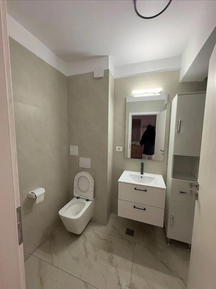 Garsonieră decomandată în Vest
