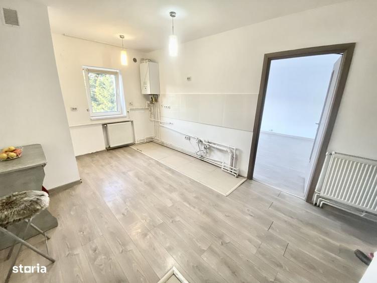 Apartament cu 3 camere decomandat în Ciupercenii Noi