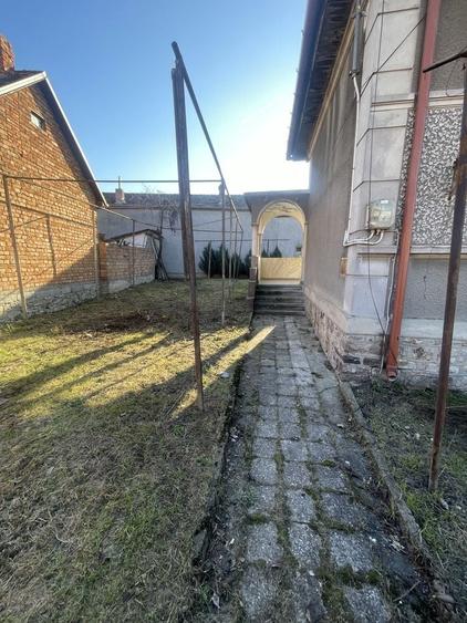Casă cu 4 camere în Central