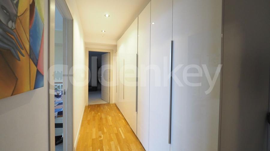 Apartament cu 4 camere semidecomandat, mobilat în Băneasa