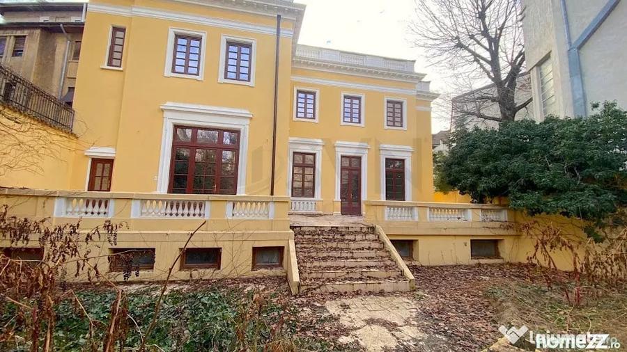 Casă cu 7 camere cu Teren 1020 Mp în Romană