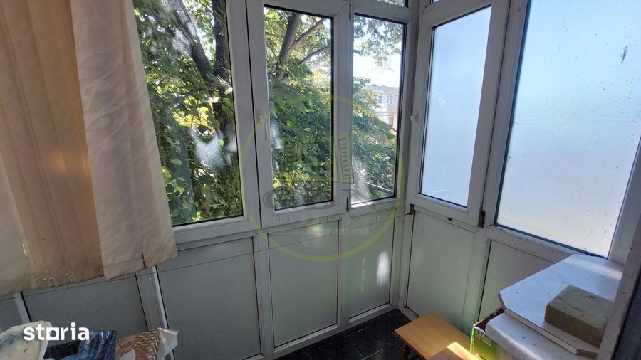 Apartament cu 2 camere semidecomandat, mobilat în Craiovița Nouă