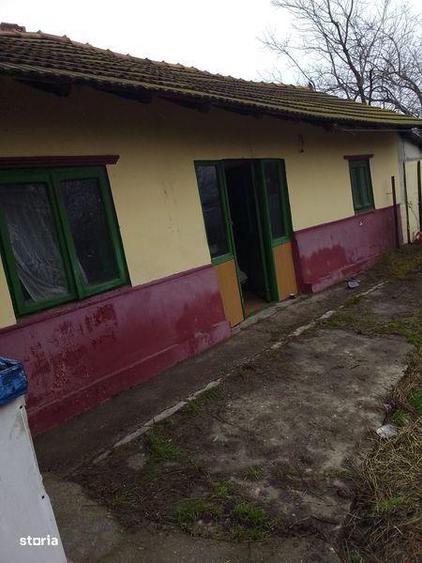 Casă cu 4 camere cu Teren 2400 Mp în Gârbovi