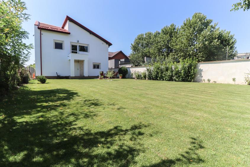 Duplex cu 4 camere cu Canalizare în 1 Decembrie