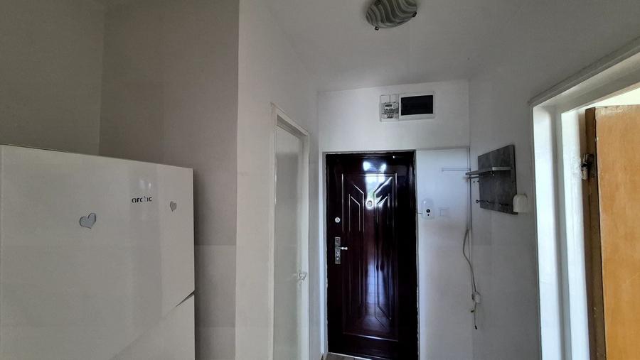 Apartament cu 2 camere semidecomandat, mobilat în Berceni