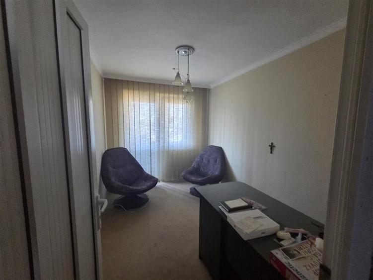 Apartament cu 4 camere decomandat în Ostroveni