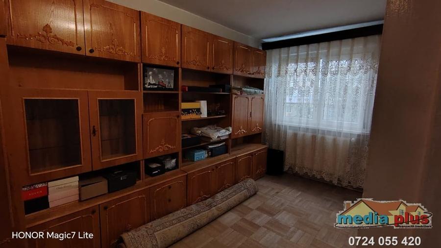 Apartament cu 3 camere semidecomandat în Micro 39