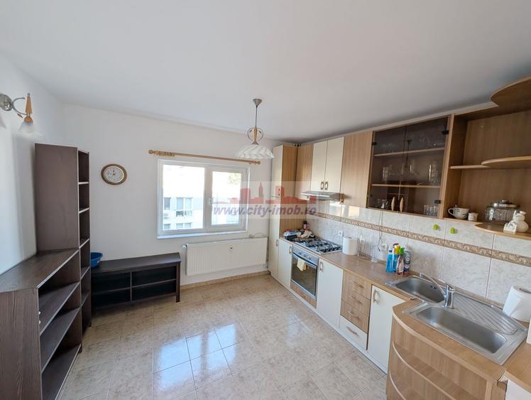 Apartament cu 2 camere decomandat în Victoriei