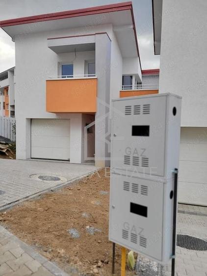 Casă individuală cu 5 camere cu Canalizare în Apahida