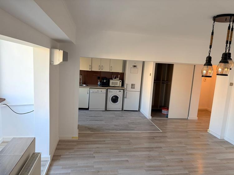 Apartament cu 3 camere decomandat în Tineretului