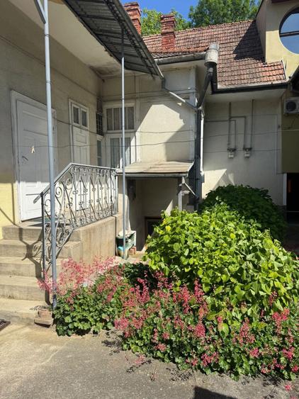 Casă cu 3 camere în Central