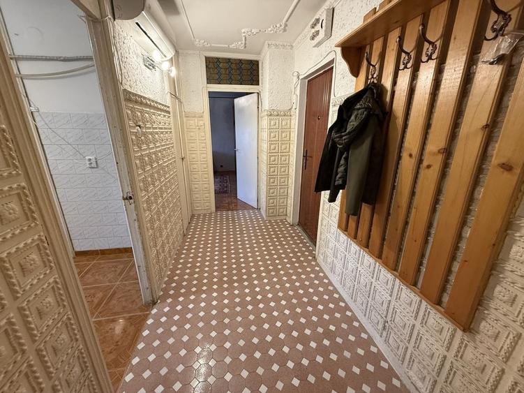 Apartament cu 2 camere decomandat în Rovine