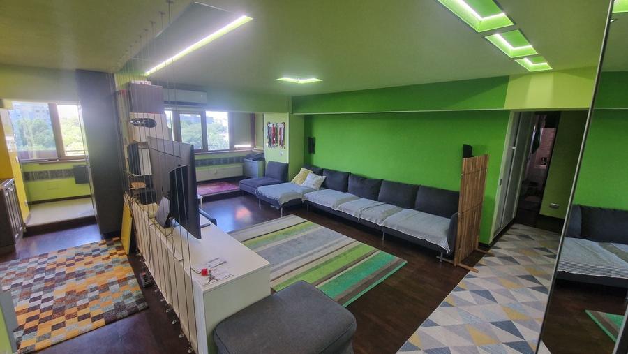 Apartament cu 3 camere semidecomandat în Central