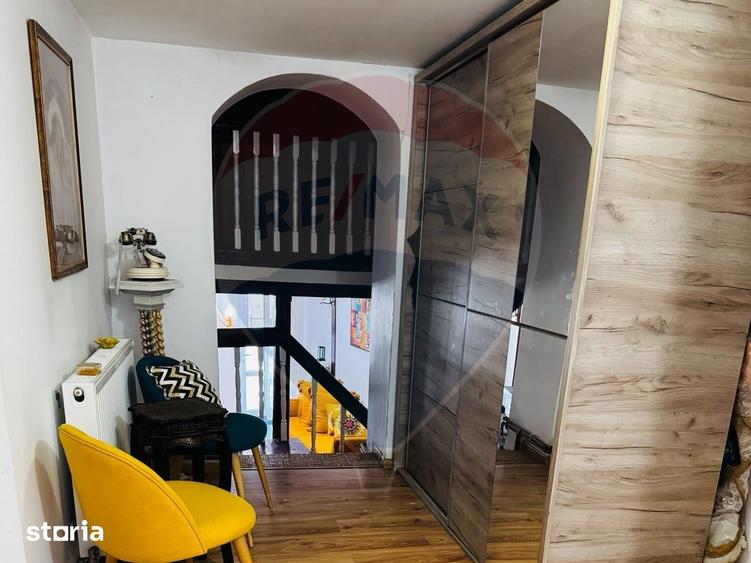 Casă cu 6 camere cu Teren 3548 Mp în Sănduleni