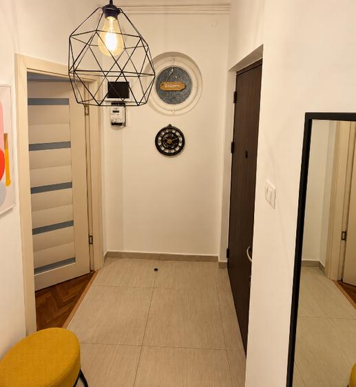 Apartament cu 2 camere semidecomandat, mobilat în Unirii