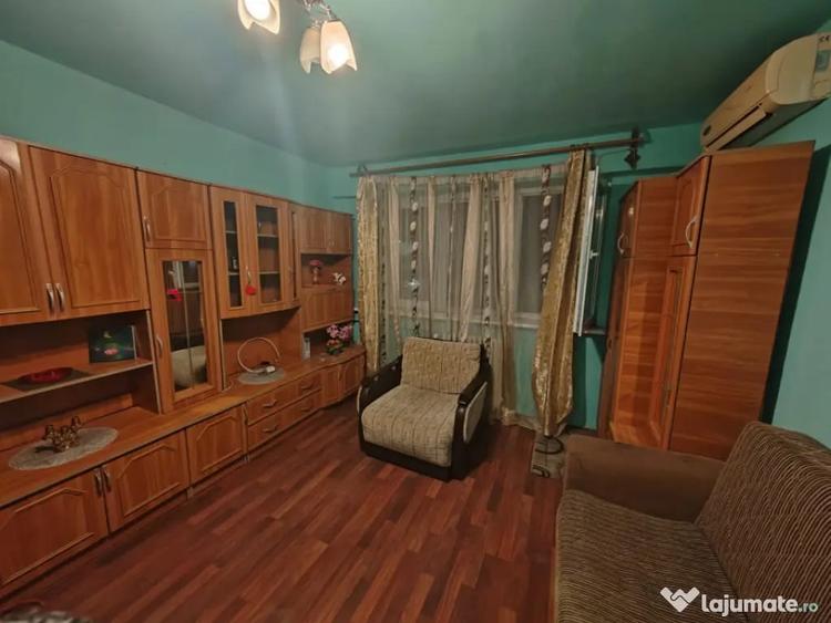 Garsonieră decomandată, mobilată în Valea Rosie