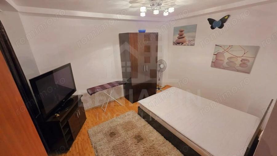 Apartament cu 3 camere semidecomandat în Central