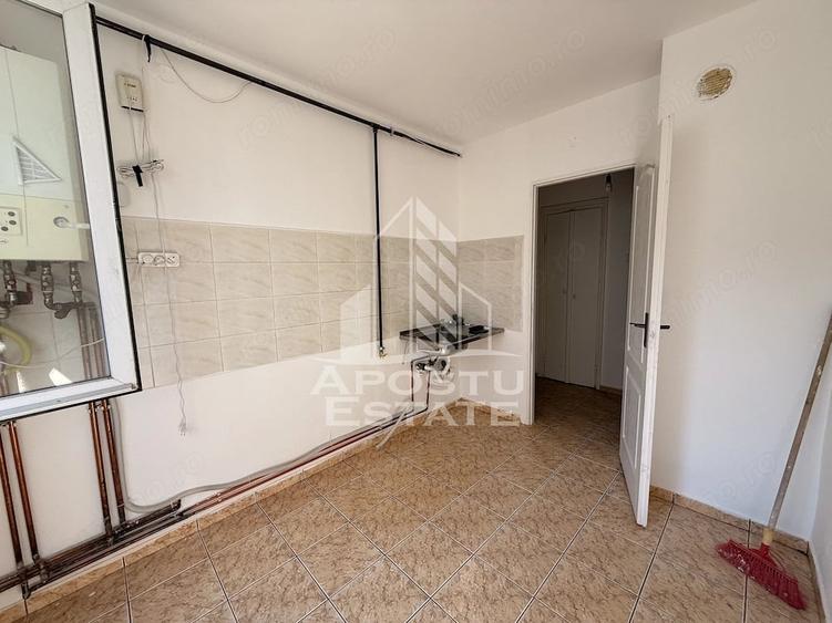 Apartament cu 3 camere semidecomandat în Take Ionescu