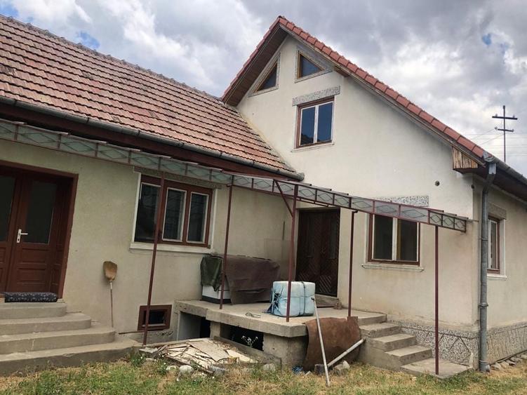 Casă cu 4 camere în Central