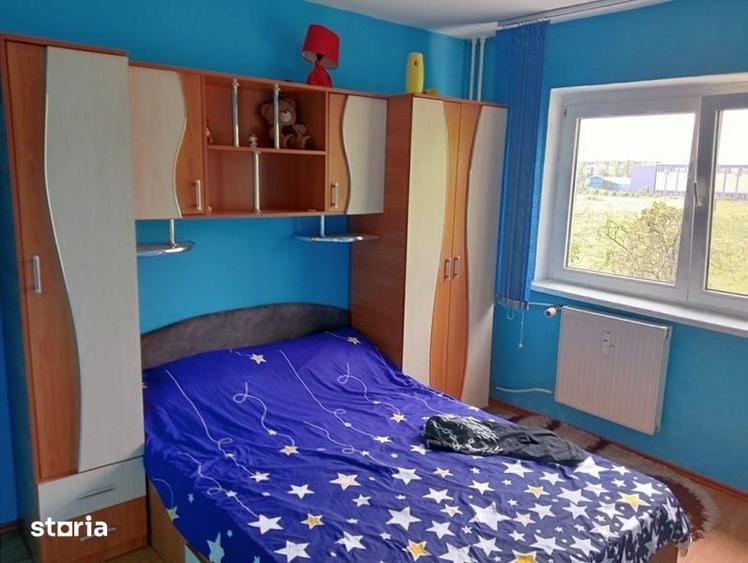 Apartament cu 3 camere decomandat în Sărari