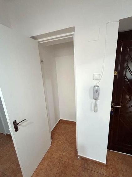 Apartament cu 3 camere decomandat în Obor