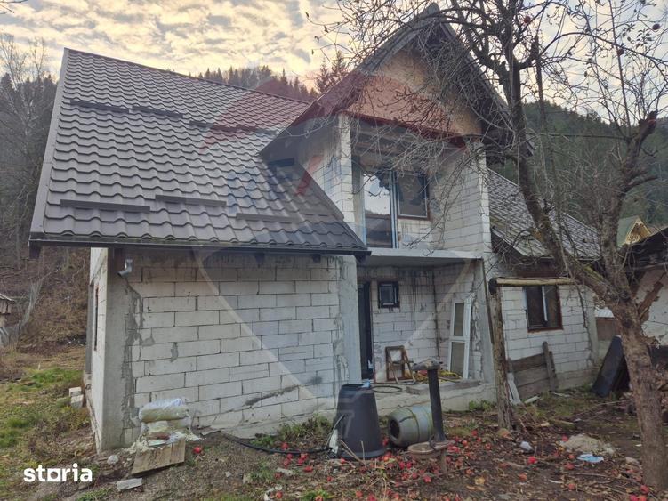 Casă cu 5 camere cu Teren 1782 Mp în Tarcău